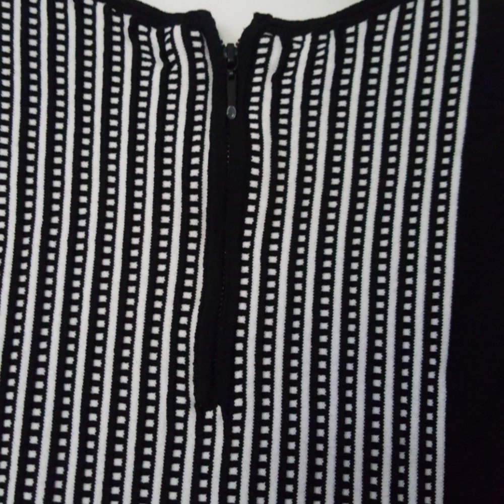 White House Black Market sleeveless women’s top - black and white, small - Picture 4 of 4